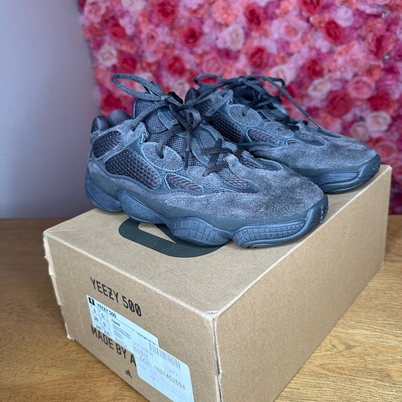 Yeezy 500’s in onyx black suede size 8 - Picture 4 of 12